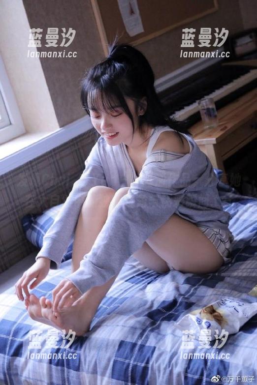 发现Choi Ji Yun户外高清作品，分享她在大自然中的独特视角与精彩瞬间.txt